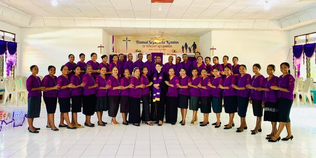 Jemaat Elim Dadibira Bawa Pulang Dua Piala dari Lomba HUT Lansia